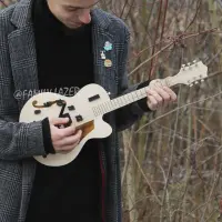 Деревянные часы-гитара