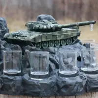 Автоматичний наливатор «Танк Т-72» зі стелою на 7 чарок