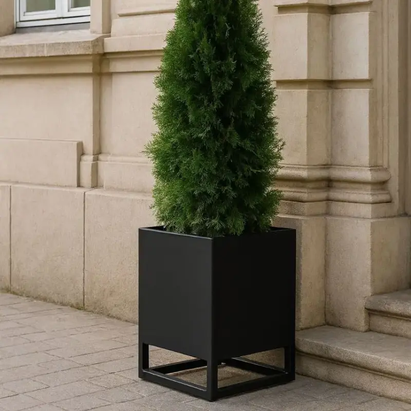 Чорне металеве кашпо для тераси 35x35x45 см