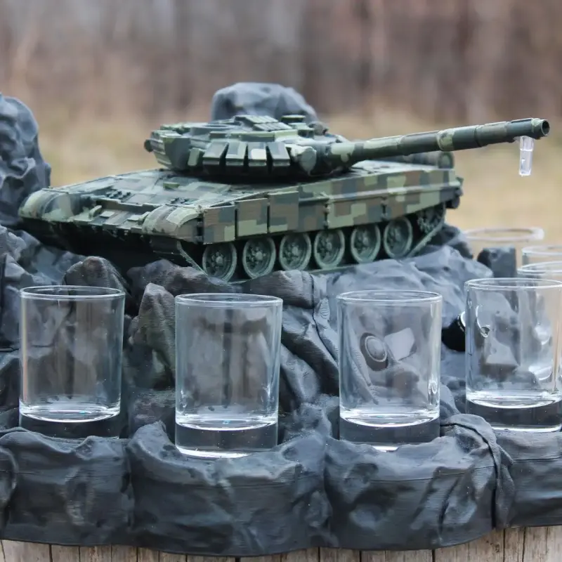 Автоматичний наливатор «Танк Т-72» зі стелою на 7 чарок
