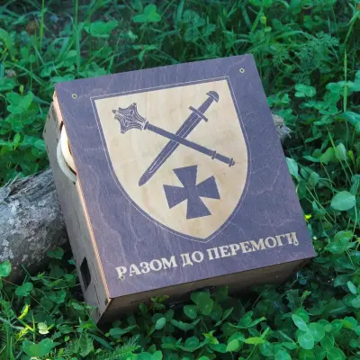 Алкогольний наливатор на 4 чарки з гравіюванням «Разом до перемоги»