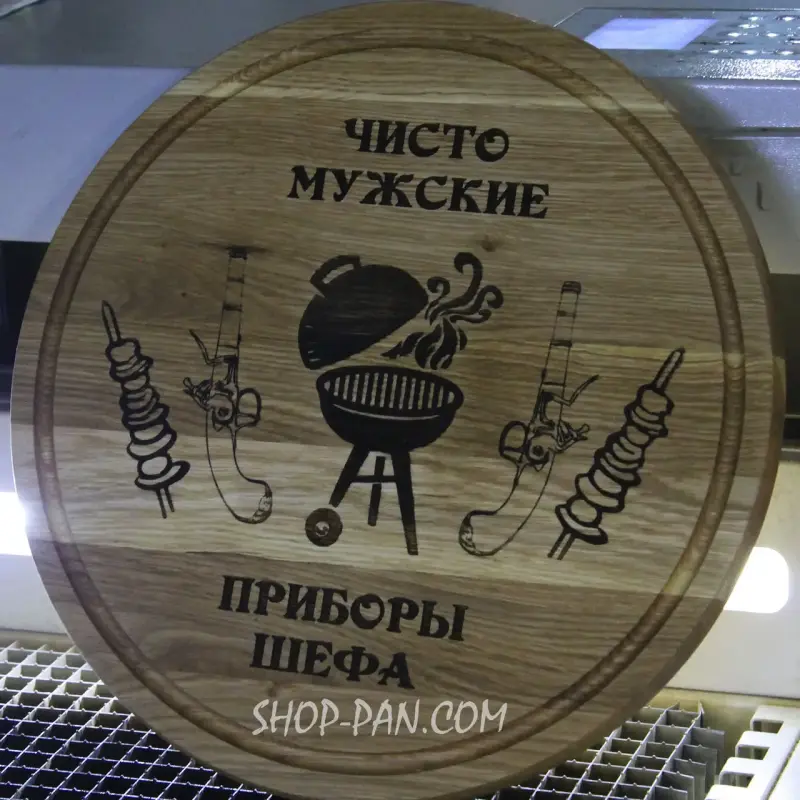 Кухонная доска с гравировкой.