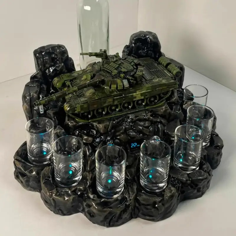 Автоматический наливатор «Танк Т-72» со стелой на 7 рюмок, 3D-печать