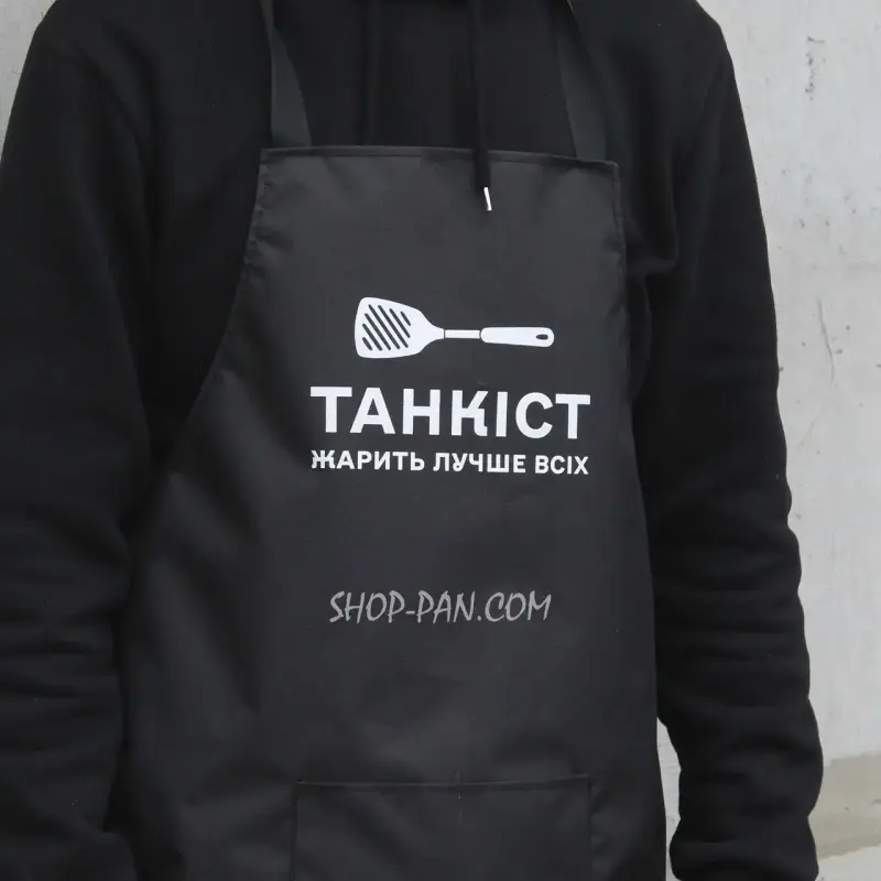 Фартук с принтом Танкость жарит лучше всех