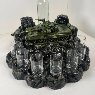 Автоматичний наливатор «Танк Т-72» зі стелою на 7 чарок, 3D-друк